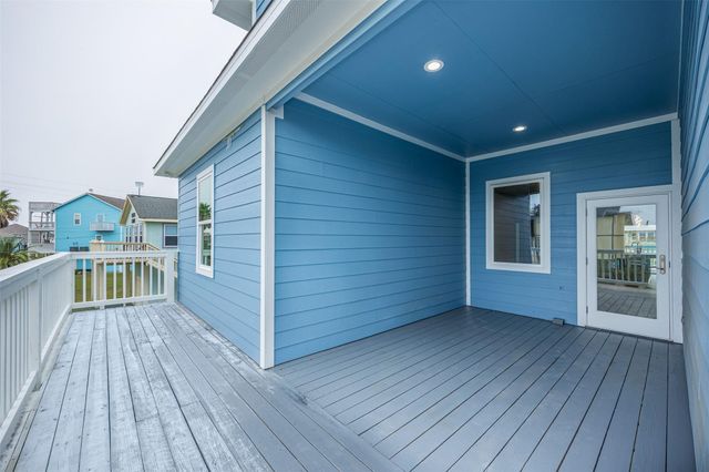3261 Pirates Cove, Crystal Beach, TX 77650