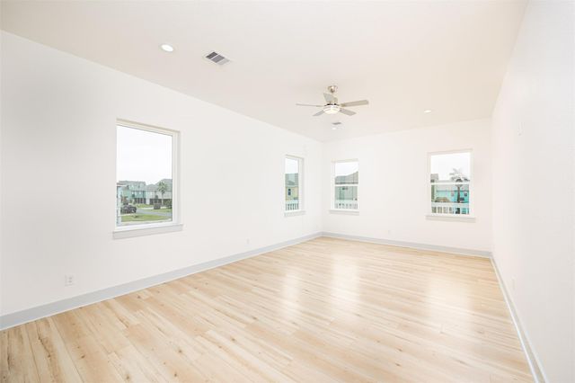 3261 Pirates Cove, Crystal Beach, TX 77650