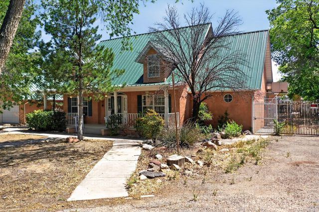 1512 Los Arboles Avenue NW, Albuquerque, NM 87107