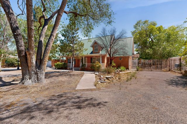 1512 Los Arboles Avenue NW, Albuquerque, NM 87107