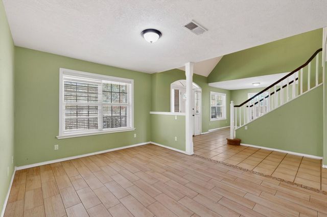 1512 Los Arboles Avenue NW, Albuquerque, NM 87107