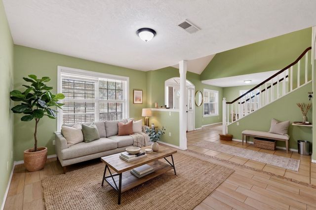 1512 Los Arboles Avenue NW, Albuquerque, NM 87107