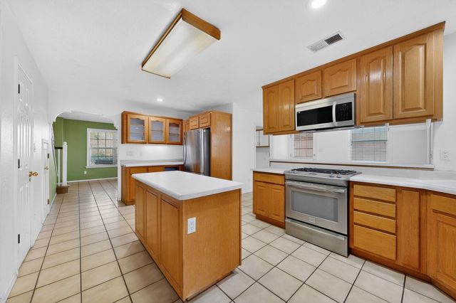 1512 Los Arboles Avenue NW, Albuquerque, NM 87107