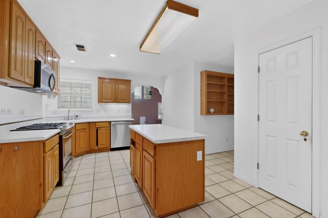 1512 Los Arboles Avenue NW, Albuquerque, NM 87107