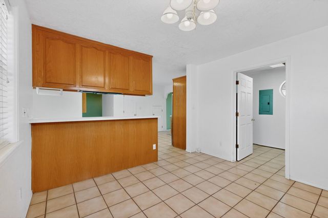 1512 Los Arboles Avenue NW, Albuquerque, NM 87107