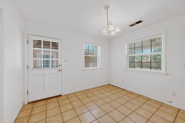 1512 Los Arboles Avenue NW, Albuquerque, NM 87107