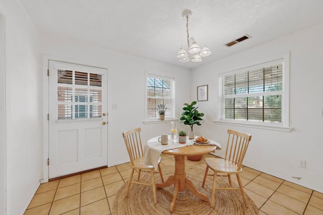 1512 Los Arboles Avenue NW, Albuquerque, NM 87107