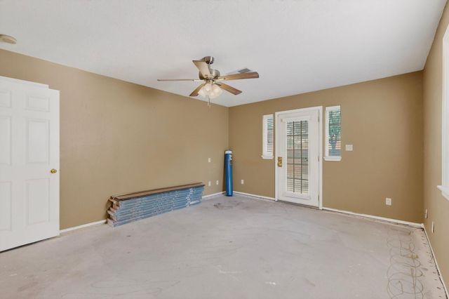 1512 Los Arboles Avenue NW, Albuquerque, NM 87107