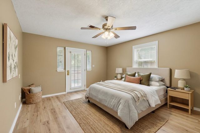 1512 Los Arboles Avenue NW, Albuquerque, NM 87107