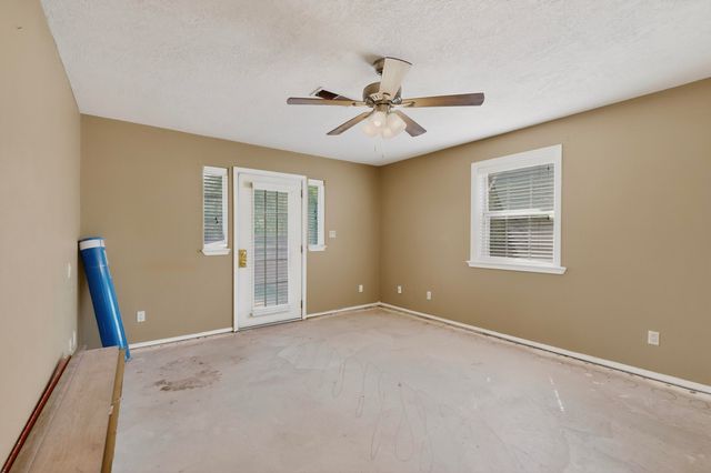 1512 Los Arboles Avenue NW, Albuquerque, NM 87107