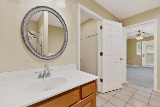 1512 Los Arboles Avenue NW, Albuquerque, NM 87107