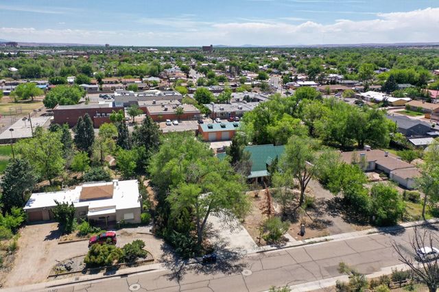 1512 Los Arboles Avenue NW, Albuquerque, NM 87107