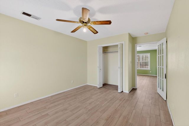 1512 Los Arboles Avenue NW, Albuquerque, NM 87107