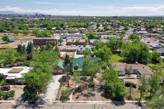 1512 Los Arboles Avenue NW, Albuquerque, NM 87107