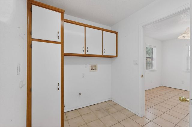 1512 Los Arboles Avenue NW, Albuquerque, NM 87107