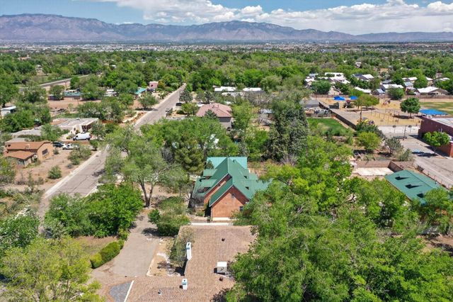 1512 Los Arboles Avenue NW, Albuquerque, NM 87107