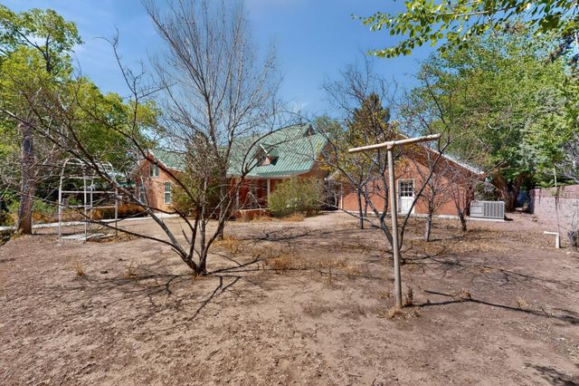 1512 Los Arboles Avenue NW, Albuquerque, NM 87107