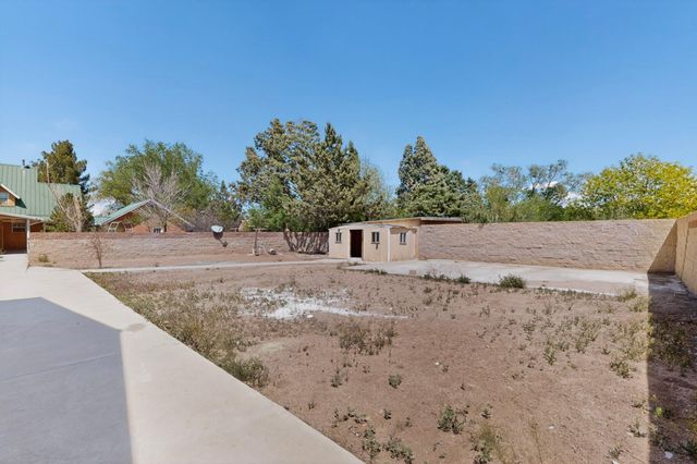 1512 Los Arboles Avenue NW, Albuquerque, NM 87107