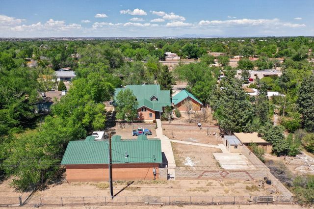 1512 Los Arboles Avenue NW, Albuquerque, NM 87107