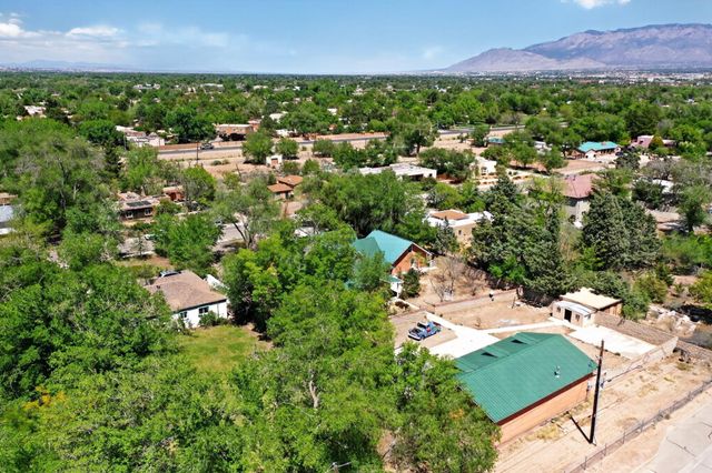 1512 Los Arboles Avenue NW, Albuquerque, NM 87107