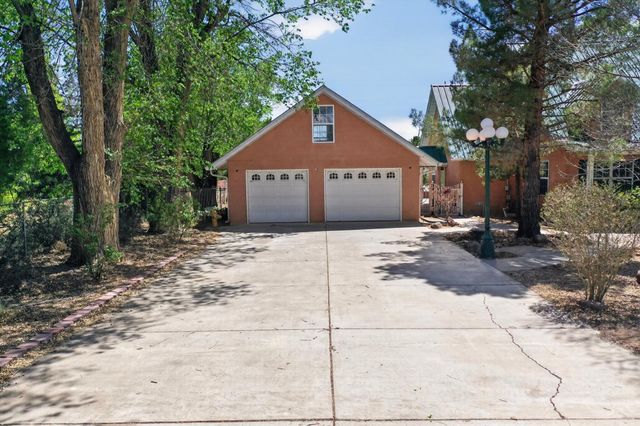 1512 Los Arboles Avenue NW, Albuquerque, NM 87107