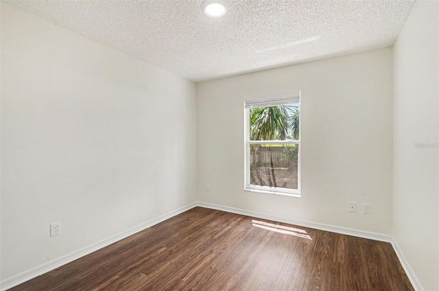 700 KENMOORE COURT, Eustis, FL 32726