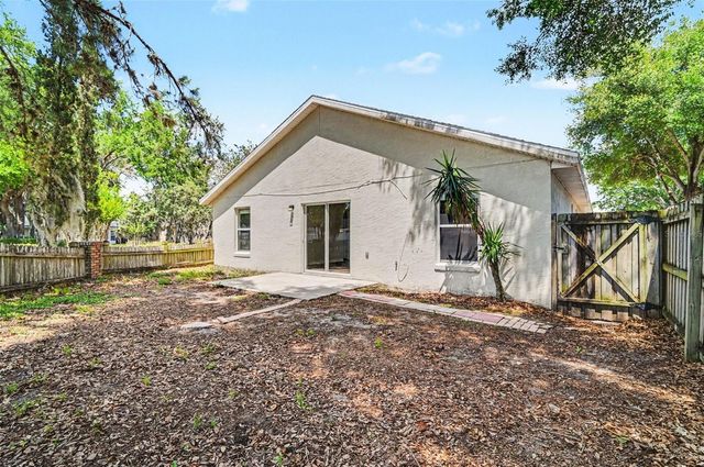 700 KENMOORE COURT, Eustis, FL 32726