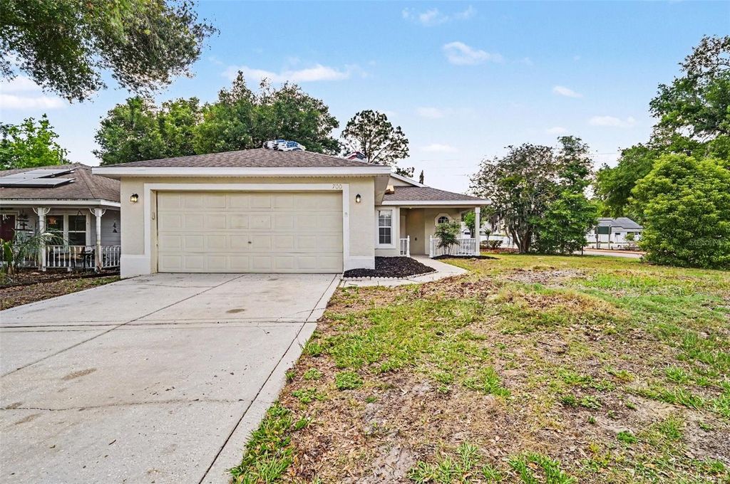 700 KENMOORE COURT, Eustis, FL 32726
