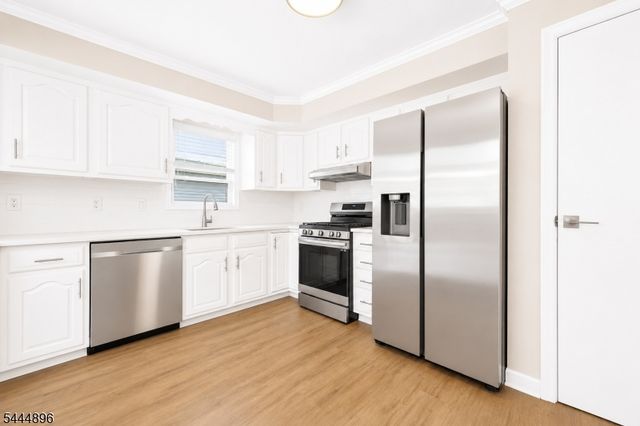 18 E 37Th St, Paterson City, NJ 07514