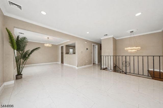 18 E 37Th St, Paterson City, NJ 07514
