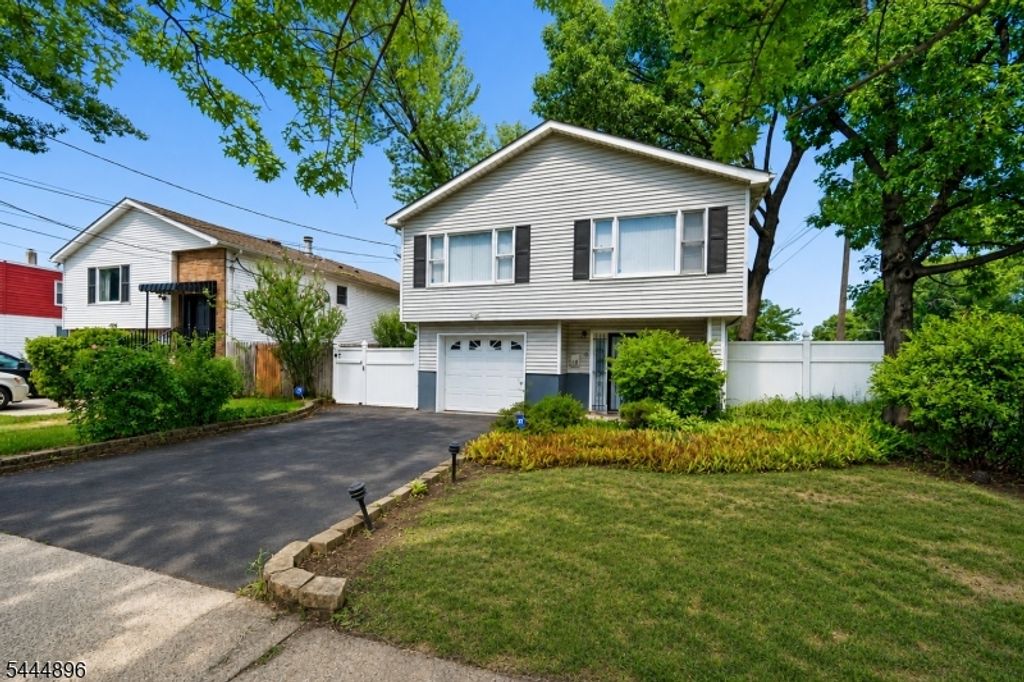 18 E 37Th St, Paterson City, NJ 07514