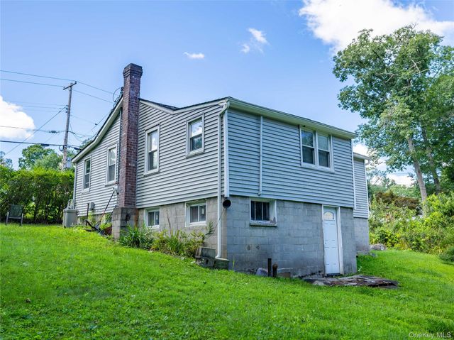 28 Brewster Drive, Carmel, NY 10512