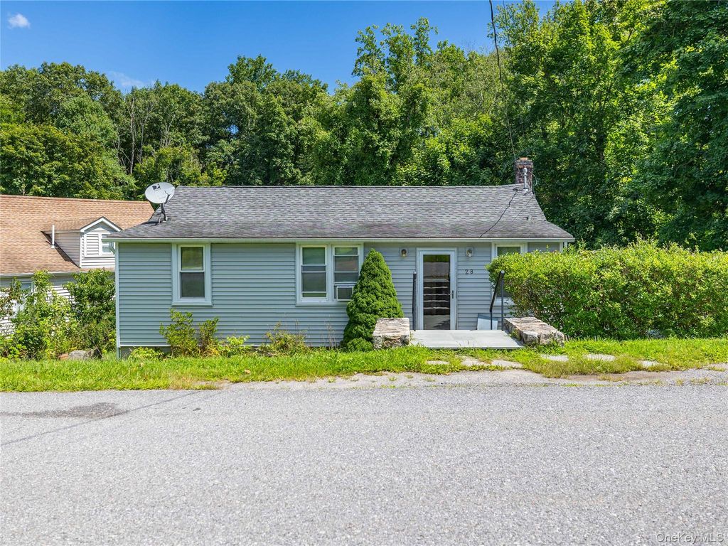 28 Brewster Drive, Carmel, NY 10512