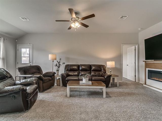 11036 NW 94th Terrace, Yukon, OK 73099