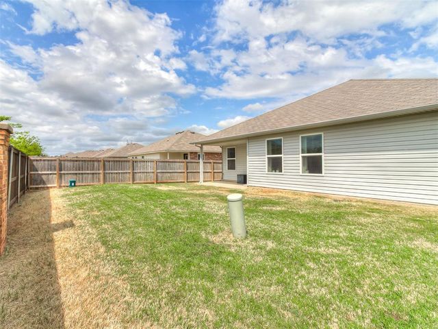 11036 NW 94th Terrace, Yukon, OK 73099