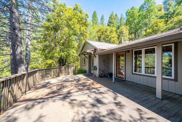 13155 Sargent Jacobs Dr, Nevada City, CA 95959