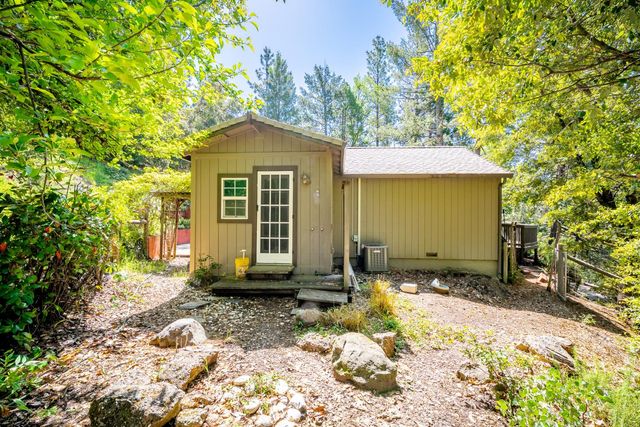 13155 Sargent Jacobs Dr, Nevada City, CA 95959