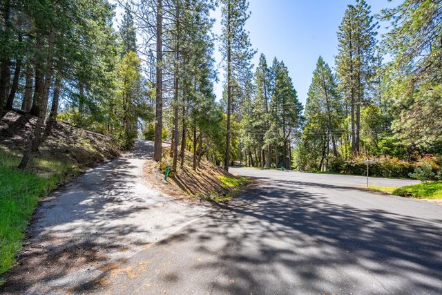 13155 Sargent Jacobs Dr, Nevada City, CA 95959
