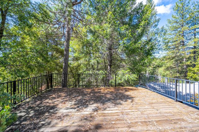 13155 Sargent Jacobs Dr, Nevada City, CA 95959