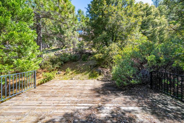 13155 Sargent Jacobs Dr, Nevada City, CA 95959