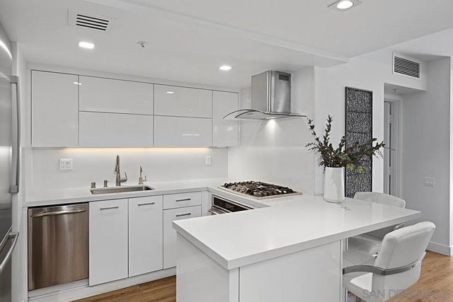 500 W Harbor Dr 107, San Diego, CA 92101