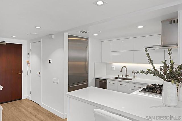 500 W Harbor Dr 107, San Diego, CA 92101