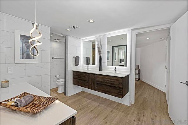 500 W Harbor Dr 107, San Diego, CA 92101