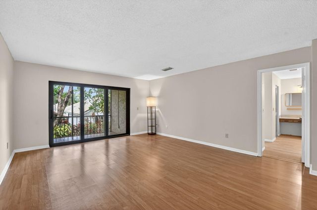 21699 Cypress Road F, Boca Raton, FL 33433