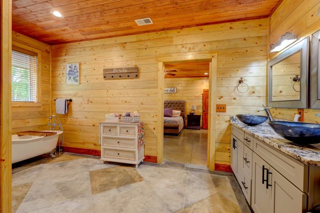 150 Seven Mile Ridge Rd, Indian Mound, TN 37079