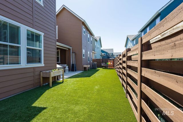 2845 S Barnside Way, Boise, ID 83716