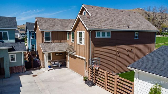2845 S Barnside Way, Boise, ID 83716