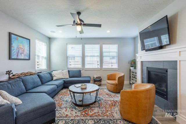 2845 S Barnside Way, Boise, ID 83716