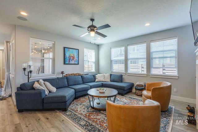 2845 S Barnside Way, Boise, ID 83716