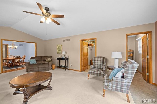 918 Wheatridge Drive, Troy, IL 62294
